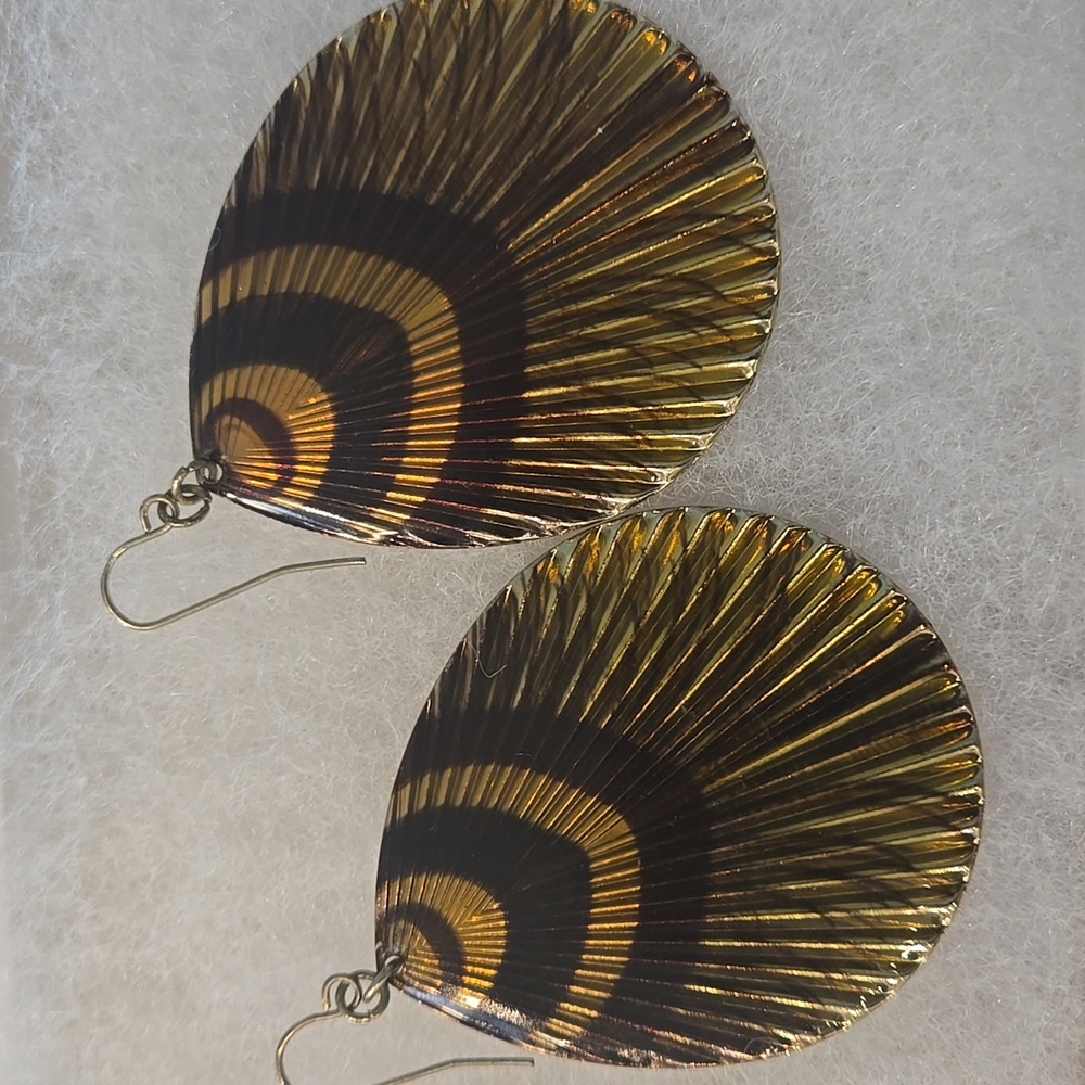 Pretty fashion earrings with french hook